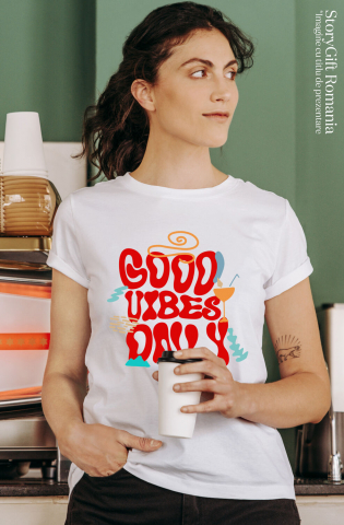 Tricou Femei, Barbati, Copii, Fata, Baiat, Unisex Personalizat Good Vibes Only – Tricou Personalizat cu Mesaj Vacanță și Cocktail [1]