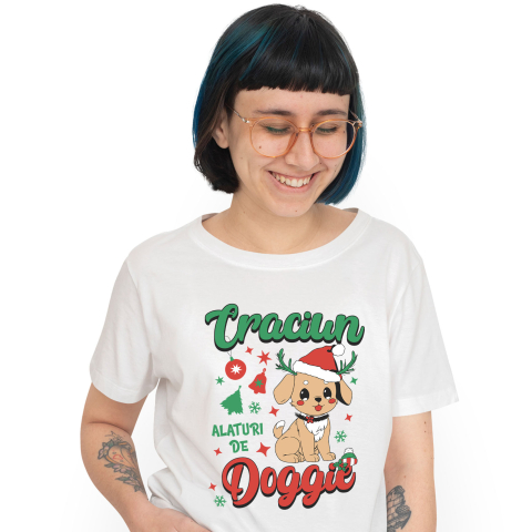 Tricou Femei, Barbati, Copii, Fata, Baiat, Unisex Personalizat Câine cu Căciulă de Crăciun - Crăciun Alături de Doggie