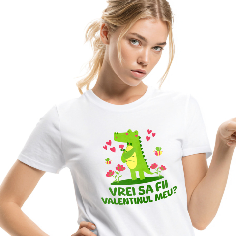 Tricou Femei, Barbati, Copii, Fata, Baiat, Unisex Personalizat „Crocodil Romantic Cu Trandafir Roz Si Papion - Cadou Personalizat „Vrei Sa Fii Valentinul Meu?” pentru Familie, Copii și Prieteni”