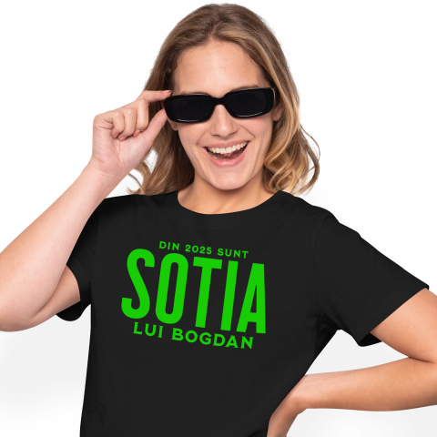 Tricouri - Tricou Femei, Barbati, Copii, Fata, Baiat, Unisex Personalizat „Din 2025 Sunt Soția Lui Bogdan” | Cadou Personalizat pentru Cuplu și Familie