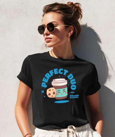 Tricou Femei, Barbati, Copii, Fata, Baiat, Unisex Personalizat „Cuplu Perfect Pahar de Cafea cu Prăjitură 'Perfect Duo' – Cadou Personalizat pentru Familie și Cupluri” [1]