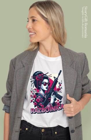 Tricou Femei, Barbati, Copii, Fata, Baiat, Unisex Personalizat Fata Asiatica cu Mitralieră și Flori Roz – Războinică Personalizată [1]