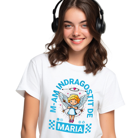 Tricou Femei, Barbati, Copii, Fata, Baiat, Unisex Personalizat Statuie Fata Copil Cu Aripi Înger – Cadou Personalizat Valentine's Day „M-am Îndrăgostit De Maria”