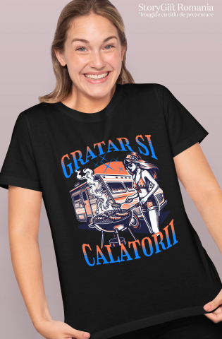 Tricou Femei, Barbati, Copii, Fata, Baiat, Unisex Personalizat "Costum de Baie Fata și Grătar la Rulota – Relaxare și Călătorii de Vară" [1]