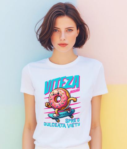 Tricou Femei, Barbati, Copii, Fata, Baiat, Unisex Personalizat Gogoasă Glazurată Roz Pe Skateboard – Design Amuzant și Personalizat [1]
