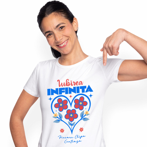 Tricou Femei, Barbati, Copii, Fata, Baiat, Unisex Personalizat Inimă cu Flori Colorate și Text „Iubirea Infinită, Fiecare Clipă Contează” | Cadouri Personalizate pentru Femei, Familie și Prieteni