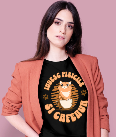 Tricou Femei, Barbati, Copii, Fata, Baiat, Unisex Personalizat „Cană Personalizată „Iubesc Pisicile Și Cafeaua” – Cadou Amuzant pentru Iubitorii de Pisici și Cafea” [1]
