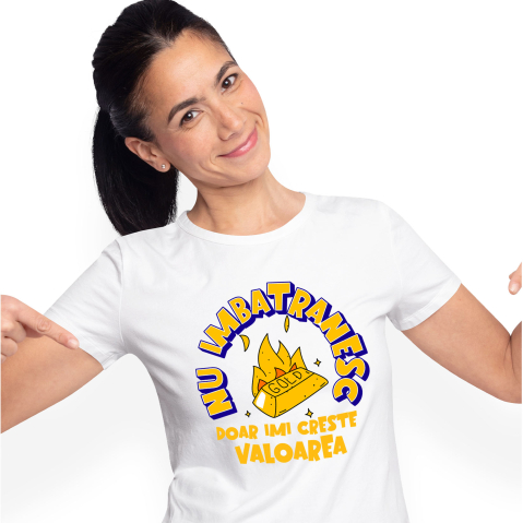 Tricou Femei, Barbati, Copii, Fata, Baiat, Unisex Personalizat Lingou de Aur „Nu Îmbătrânesc, Doar Îmi Crește Valoarea” – Cadou Haios pentru Tati și Prieteni