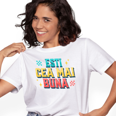 Tricou Femei, Barbati, Copii, Fata, Baiat, Unisex Personalizat „Ești Cea Mai Bună” – Cadou Romantic Personalizat cu Steagul României | Mesaj de Iubire