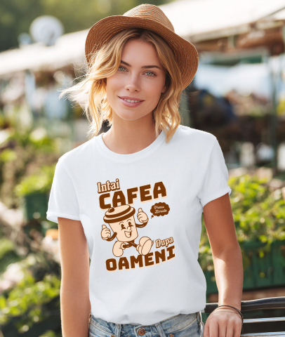 Tricou Femei, Barbati, Copii, Fata, Baiat, Unisex Personalizat „Pahar De Cafea Vesel „Intai Cafea Dupa Oameni” – Cadou Amuzant pentru Iubitorii de Cafea” [1]