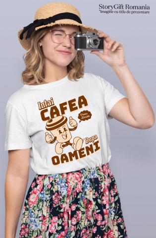 Tricou Femei, Barbati, Copii, Fata, Baiat, Unisex Personalizat „Pahar De Cafea Vesel „Intai Cafea Dupa Oameni” – Cadou Amuzant pentru Iubitorii de Cafea” [1]
