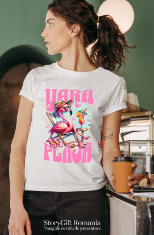Tricou Femei, Barbati, Copii, Fata, Baiat, Unisex Personalizat "Produse personalizate pentru vară – Flamingo roz cu pălărie florală și cocktail pentru vacanță la plajă" [1]