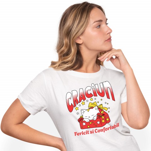 CRACIUN - Tricou Femei, Barbati, Copii, Fata, Baiat, Unisex Personalizat Pisica Albă în Cutie de Cadou Roșie – Crăciun Fericit și Confortabil