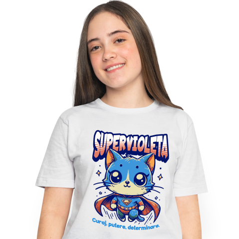 Tricou Femei, Barbati, Copii, Fata, Baiat, Unisex Personalizat Pisica Albastră În Costum De Super Erou – Cadou Personalizat „SuperVioleta Curaj Putere Determinare”