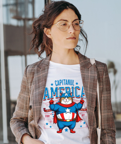 Tricou Femei, Barbati, Copii, Fata, Baiat, Unisex Personalizat Pisica Amuzantă și Pufosă în Costum de Captain America cu Pelerină - Cadou Personalizat pentru Copii și Iubitorii de Pisici [1]