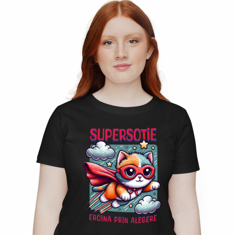 Tricouri - Tricou Femei, Barbati, Copii, Fata, Baiat, Unisex Personalizat Pisica Cu Masca Si Pelerina Rosie În Zbor – Cadou Personalizat „Super Sotie Eroina Prin Alegeri”