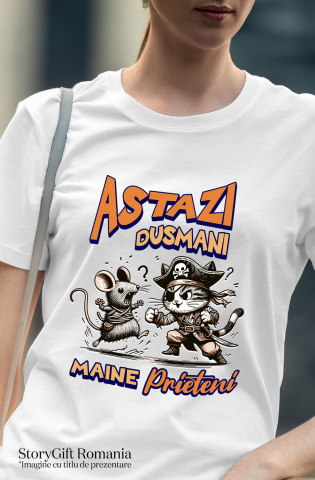 Tricou Femei, Barbati, Copii, Fata, Baiat, Unisex Personalizat Cadouri personalizate pentru copii – Pisica pirat și soarecele în luptă cu mesaj amuzant [1]