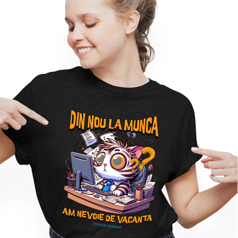 Pisici - Tricou Femei, Barbati, Copii, Fata, Baiat, Unisex Personalizat Pisica Haioasă La Birou „Din Nou La Muncă, Am Nevoie De O Vacanță” – Cadou Amuzant Pentru Iubitorii De Pisici
