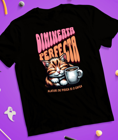 Tricou Femei, Barbati, Copii, Fata, Baiat, Unisex Personalizat „Pisică Somnoroasă cu Cană de Cafea – Dimineața Perfectă pentru Iubitorii de Pisici” [2]