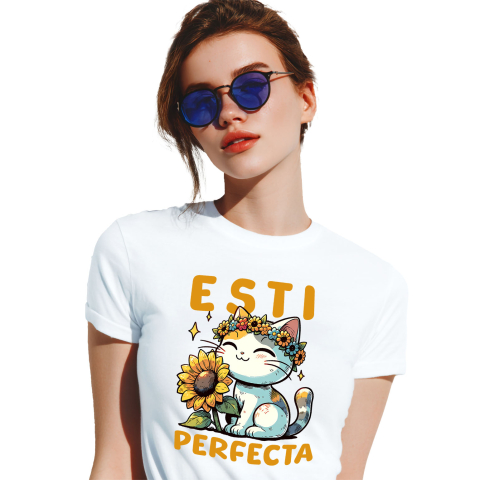 Tricou Femei, Barbati, Copii, Fata, Baiat, Unisex Personalizat "Pisică Veselă cu Coroană de Floare Soarelui - Mesaj 'Ești Perfectă'"