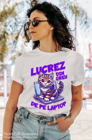 Tricou Femei, Barbati, Copii, Fata, Baiat, Unisex Personalizat Pisică Veselă pe Laptop – Work From Home cu Animale Blănoase [1]
