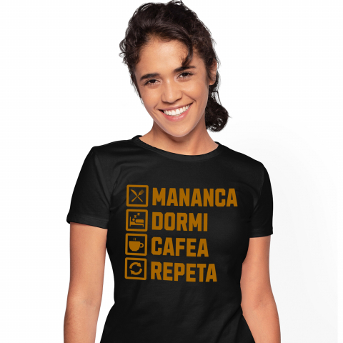 bauturi - Tricou Femei, Barbati, Copii, Fata, Baiat, Unisex Personalizat „Cană Personalizată „Mănâncă, Dormi, Cafea, Repetă” - Cadou Haioas pentru Iubitorii de Energie Dimineața”