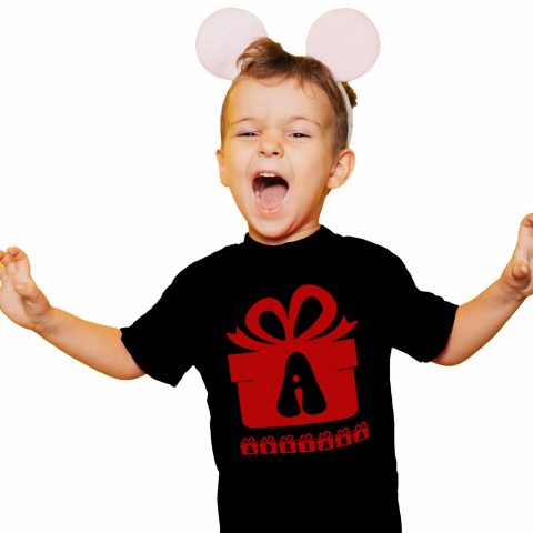 Cadouri Pentru Ea - Tricou Personalizat Copii Pentru Iubitorii De Craciun, Cadou Cu Funda, Text Nume Personalizat, Copii, Culoare Rosu, Negru, 100% Bumbac, Marime 8 Ani