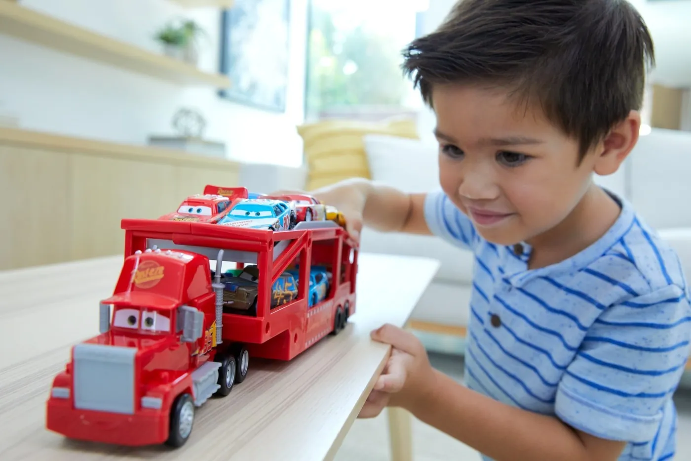 cars-transportatorul-mack-camion-jucarie-stoys.webp [3]