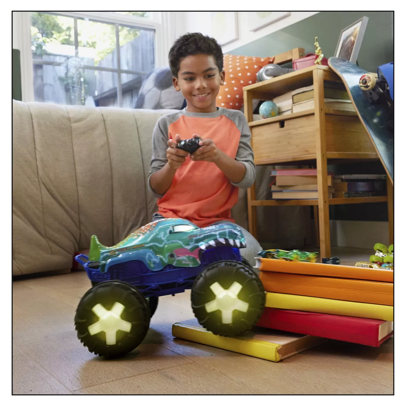 HOT WHEELS MONSTER TRUCK MEGA WREX ALIVE RC SCARA 1 LA15 [3]