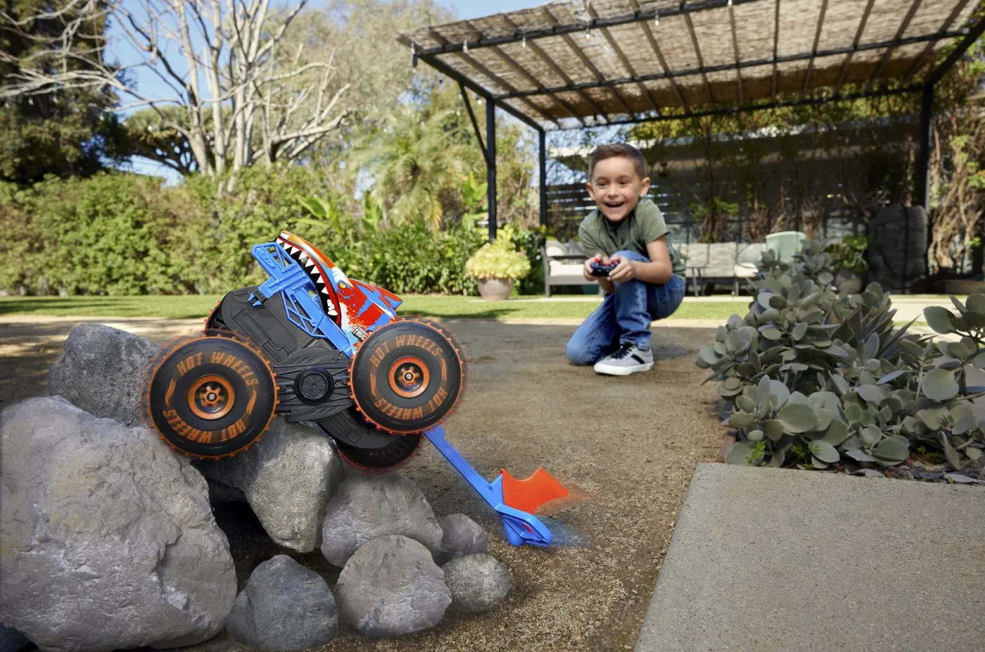 HOT WHEELS MONSTER TRUCK SHARKS VS DINOS MASINA CU TELECOMANDA TIGER SHARK CLIMBER [4]