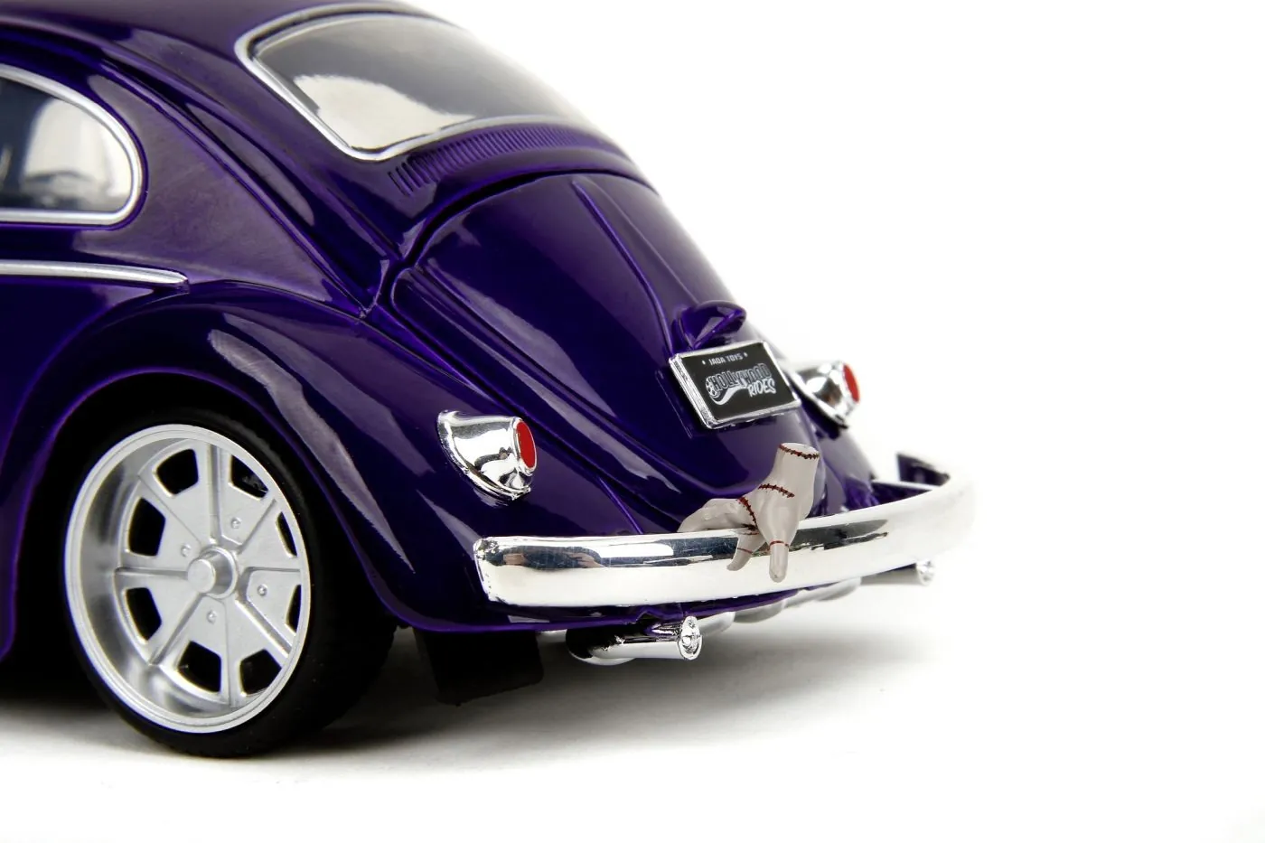 JADA WEDNESDAY SET MASINUTA METALICA VOLKSWAGEN BEETLE 1:24 SI FIGURINA METALICA WEDNESDAY 7CM [6]