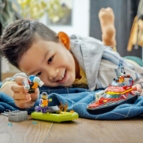 lego-city-barca-salvare-pompieri-60373-ani-5-piese-144 [4]