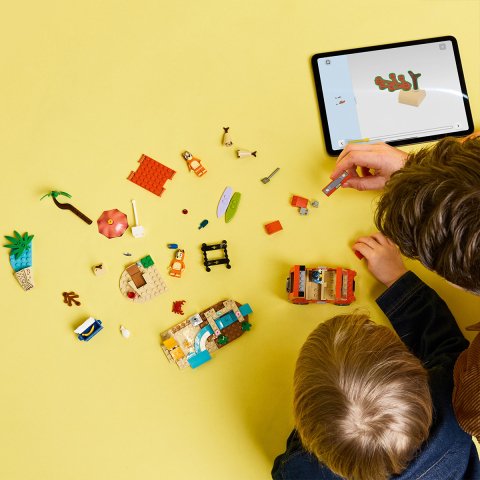 lego-bluey-calatoria-familiei-blue-masina-plaja-11202-ani-4-piese-133 [4]