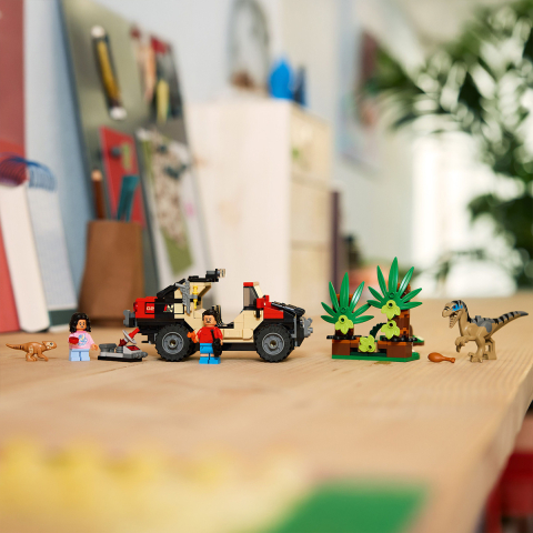 lego-jurassic-world-evadare-off-road-velociraptor-76972-ani-6-piese-285 [4]