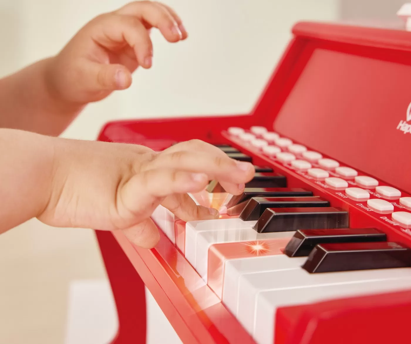 hape-pian-electronic-rosu-cu-lumini-stoys-jucarii-muzicale.jpg [8]