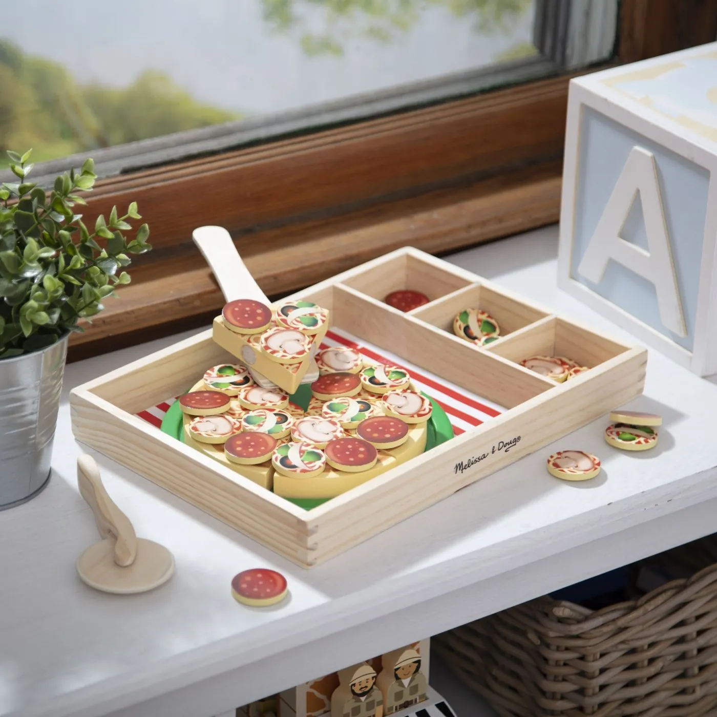 MELISSA AND DOUG SET DE JOACA DIN LEMN PETRECERE CU PIZZA [7]
