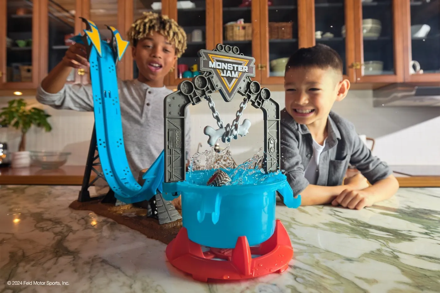 MONSTER JAM MUD BLASTERS SET ARUNCATOARE DE NOROI [7]