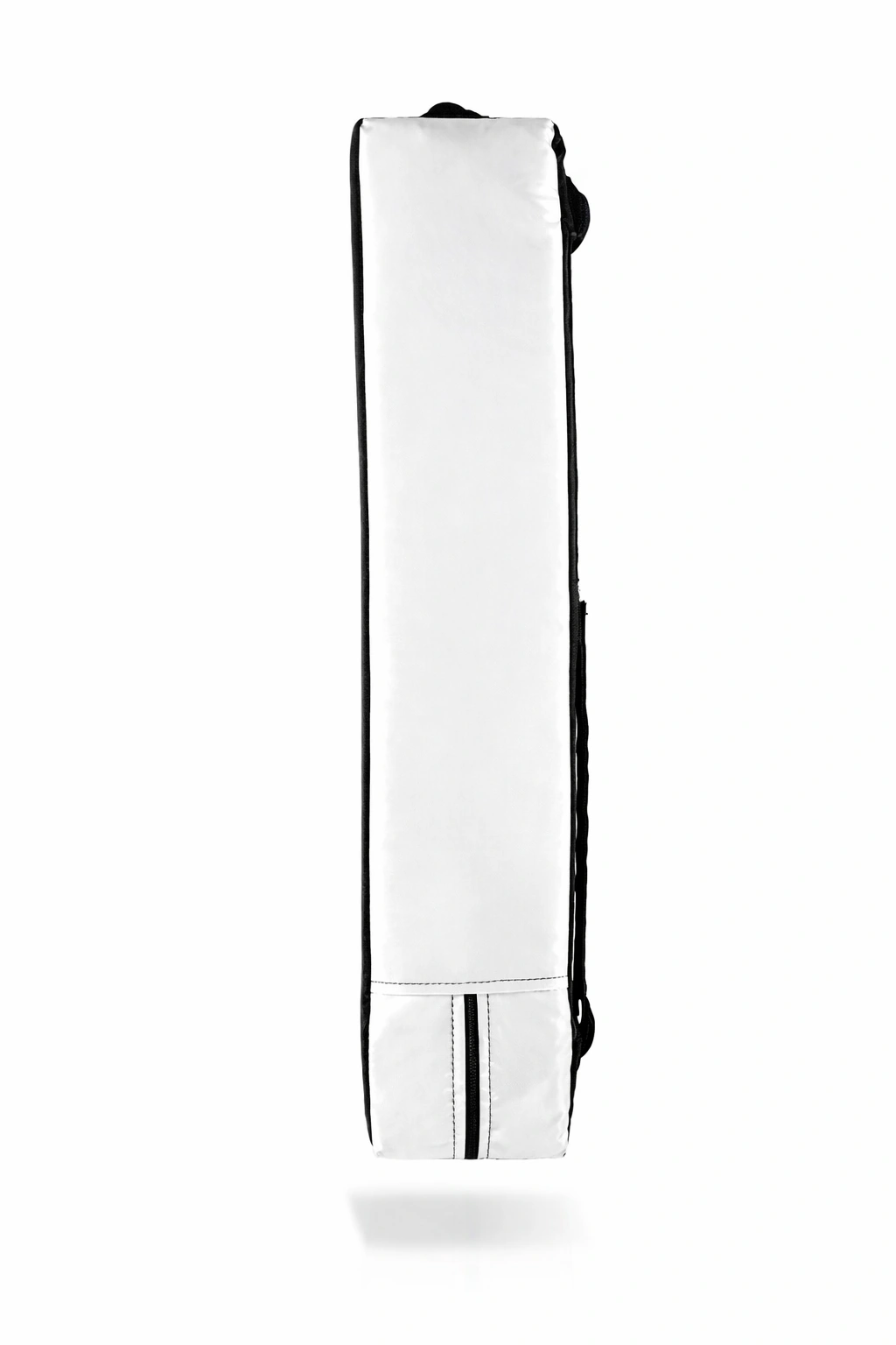 PERNA SCUT ARTE MARTIALE DREAPTA MARE ALB/NEGRU 75X35X15CM STRIKER - Copie [3]