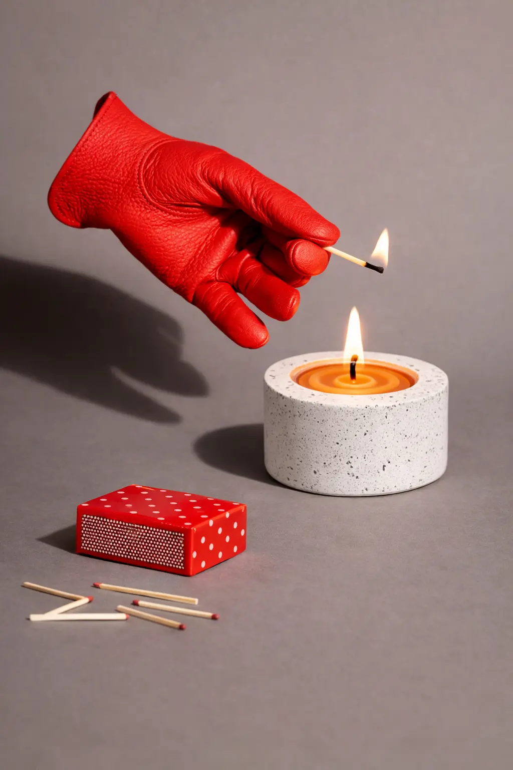 Lumanari pastila din ceara naturala de albine, 15 buc, cu suport din Jesmonite, 1 locas [2]