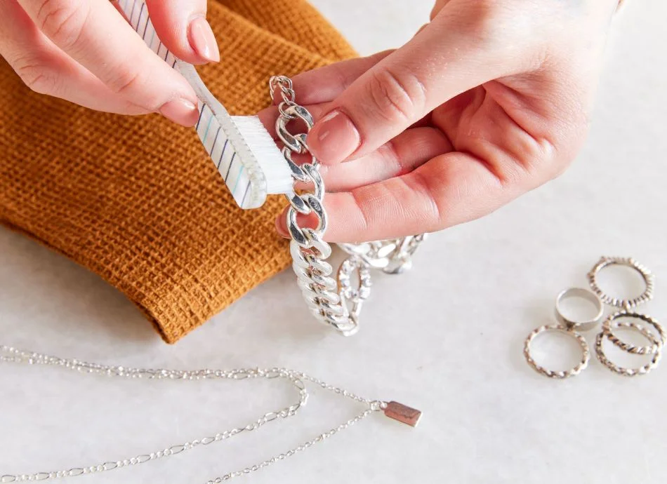 Cum sa ai grija de bijuteriile din argint 925