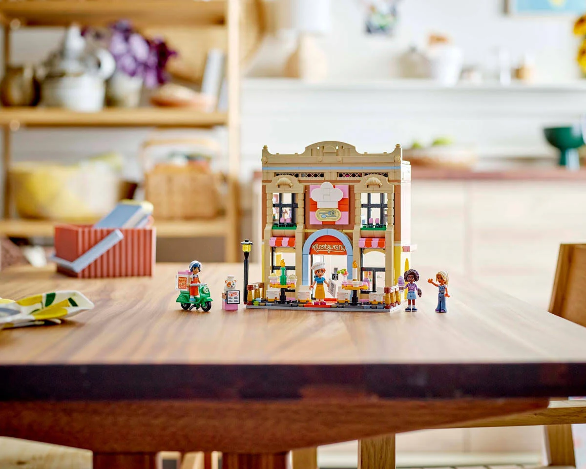 Joc de Constructii LEGO® Friends - Restaurant and Cooking School [7]