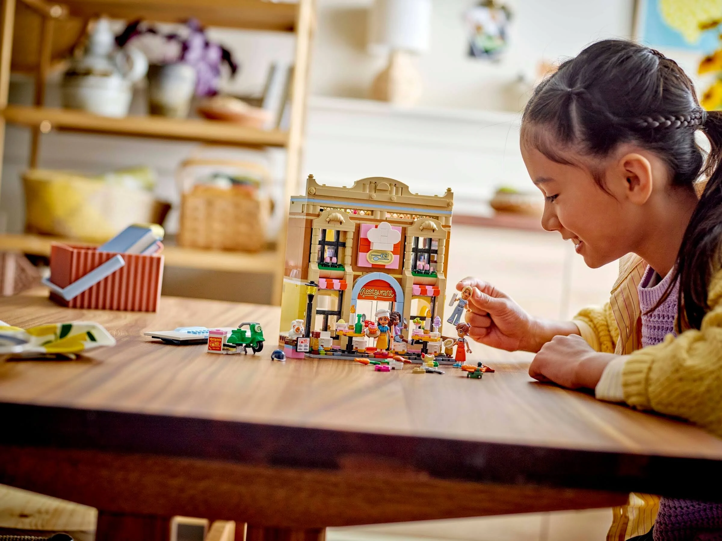 Joc de Constructii LEGO® Friends - Restaurant and Cooking School [8]