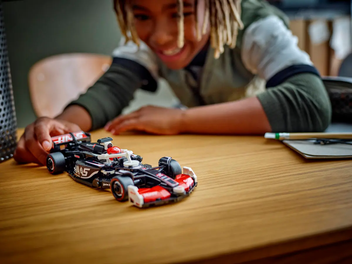 Joc de Constructii LEGO® Speed ​​Champions - Mașina de Curse MoneyGram Haas F1® Team VF-24 77250 [7]