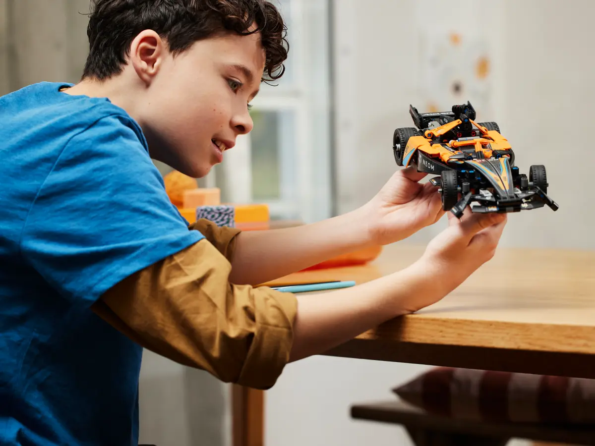 Joc de Constructii  LEGO® Technic  NEOM McLaren Formula E Race Car [9]