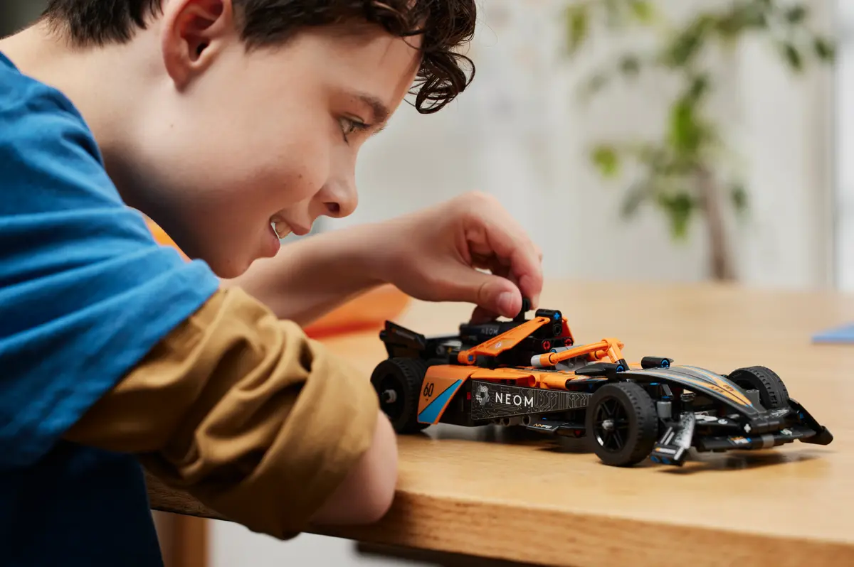 Joc de Constructii  LEGO® Technic  NEOM McLaren Formula E Race Car [8]