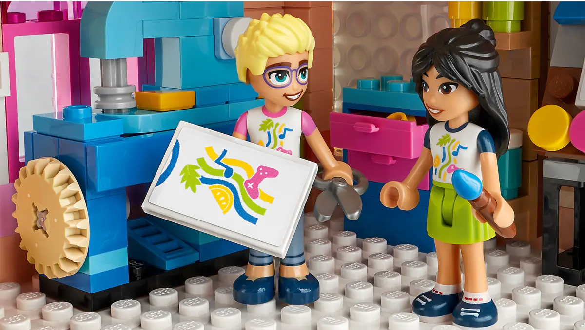 Joc de Constructii pentru Fetite  LEGO® Friends - Heartlake City Community Center [13]