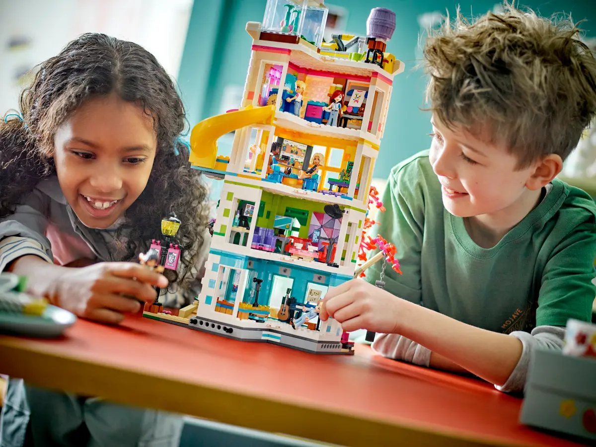Joc de Constructii pentru Fetite  LEGO® Friends - Heartlake City Community Center [3]