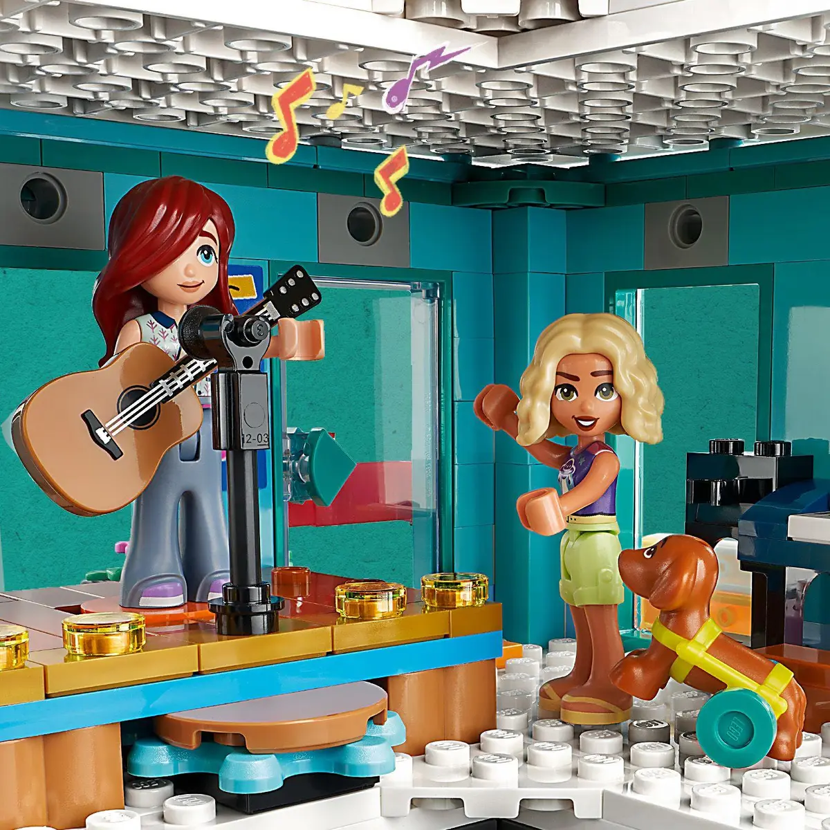 Joc de Constructii pentru Fetite  LEGO® Friends - Heartlake City Community Center [10]