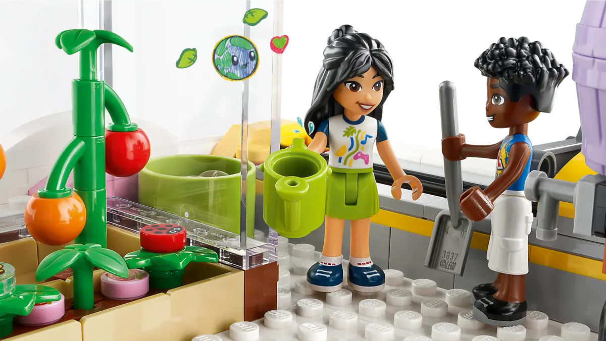 Joc de Constructii pentru Fetite  LEGO® Friends - Heartlake City Community Center [7]