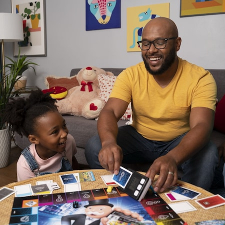 Joc de Societate Banca Electronica , Tehnologie Avansata Touch, Cititor de Card Inclus - Hasbro Gaming in Limba Romana [4]
